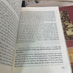 TRONG ÁNH SÁNG TƯ TƯỞNG VĂN HOÁ HỒ CHÍ MINH - LÊ XUÂN VŨ  1021635