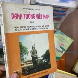 Sách Danh tướng Việt Nam tập 1