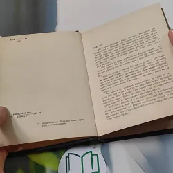 [MIỄN PHÍ BỌC SÁCH] A Book of Russian Idioms Illustrated - M.I. Dubrovin 749410