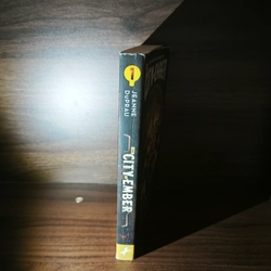 Ngoại văn The City of Ember (The City of Ember, #1) - Jeanne DuPrau 548289
