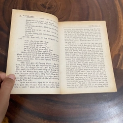 II Tựa sách: Phê Bình, Bình Luận Văn Học _ Nguyễn Trãi - Vũ Tiến Quỳnh - 1995 462525