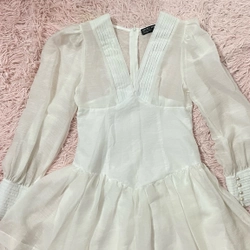 Váy xoè trắng có jum bảo hộ bên trong nha. Size S 464030