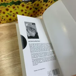 Cứu Tinh Vũ Trụ - Victor Slipentruc 928033