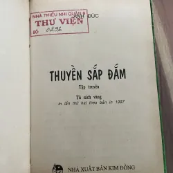 Thuyền sắp đắm -  Tủ sách vàng bìa cứng - Kim Đồng  789041