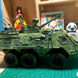 Mô hình quân sự 1/18 xe bọc thép kèm lính nga 6702