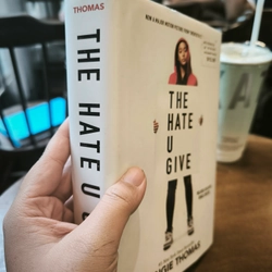 Ngoại văn bán chạy NYT về nạn phân biệt chủng tộc - THE HATE U GIVE - ANGIE THOMAS 474705
