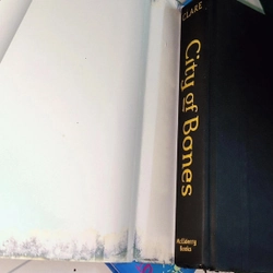 Cassandra Clare (#1 NYT Bestselling author) - City of Bones (Hardcover) 470387
