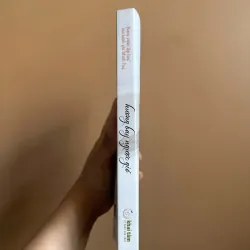 Hương bay ngược gió: Bước chân tập học của hành giả Minh Tuệ 733555