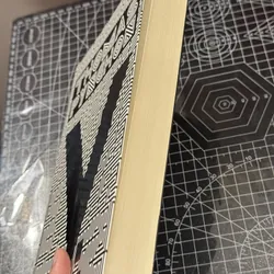 V. - Thomas Pynchon 695253