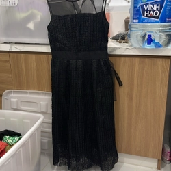 Đầm ren chân xếp