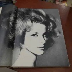 OBSERVATIONS - RICHARD AVEDON 787795