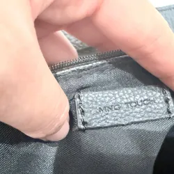 MNG TOUCH – Túi da đen basic mà sang xịn mịn 975919