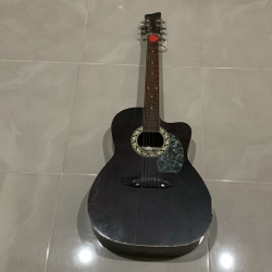 Đàn guitar còn sử dụng tốt