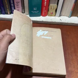 [Bìa Có Viết Vẽ] - II Lịch Sử, Văn Hoá: Huế Giữa Chúng Ta - Lê Văn Hảo - 1984 797145