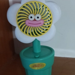 Quạt mini cầm tay hình bông hoa