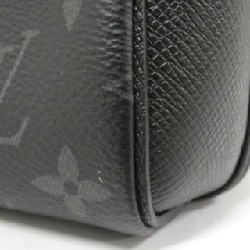 Túi đeo chéo Louis Vuitton Taiga Lama Outdoor Messenger PM M30233 - Hàng hiệu Chính hãng 767703