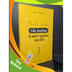 (TẶNG BOOKMARK) Hạnh phúc tắc đường ở một quãng xa xôi mới 60% bẩn bìa, ố nhẹ, có vệt nước, bị ẩm, dính trang Hai Mươi RBK2205 VĂN HỌC