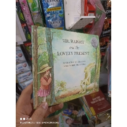 (Sách cũ SCGR) Mr. Rabbit and the Lovely Present mới 90% Sách tự học tiếng Anh HCM2702 Blogmeo090426