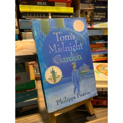 TOM'S MIDNIGHT GARDEN - Philippa Pearce