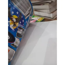 Build your own TRUCKS Sticker Book - Usborne