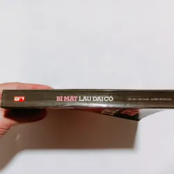 Bí Mật Lâu Đài Cổ - Viết Linh , Kim Dung & Alfred Hitchcock  779080