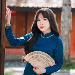 Váy cô dâu cổ cao dài tay chất liệu lụa màu trắng kem 737788