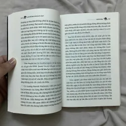 UFO (Leslie Kean) 697321