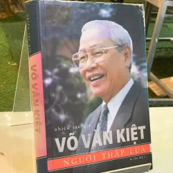 VÕ VĂN KIỆT NGƯỜI THẮP LỬA - NHIỀU TÁC GIẢ