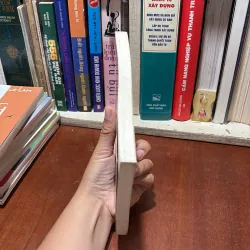 II Văn Học: Trân Trọng Một Con Người Huyền Thoại - Nguyễn Quang Hà - 2003 785616