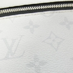 Túi đeo chéo Louis Vuitton Taiga Lama Flap Messenger M30411 611570