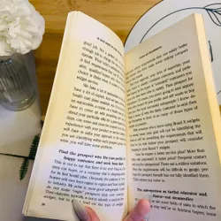 Sách tiếng Anh like new-The 25 Sales Habits of Highly Successful Salespeople – Stephan 562585