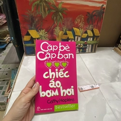 Cặp bạn ,cấp bè chiếc áo bơm hơi 