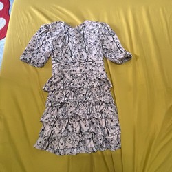 Váy xếp li sz M màu be ngôi sao