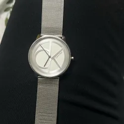 Đồng hồ Calvin Klein dây thép không gỉ khung tròn kiểu dáng tối giản 719578