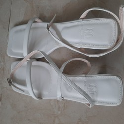 Sandal quai ngang bên shop Huỳnh Ngọc siêu bền, đẹp nằm trong top của tp Buôn Mê Thuột. 178686