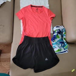 1 Áo Gym, 1 Quần Gym, 1 Quần Hoa đi biển - size M