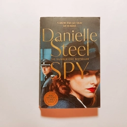 Spy - Daniel Steel 
