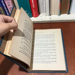 II Sách Phật Giáo: Thoát Vòng Tục Luỵ - Tinh Vân - Quảng Độ (Dịch) - 1974 738218