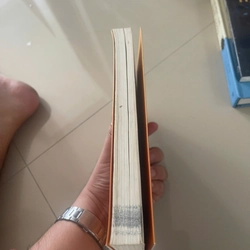 (Sách Cũ) Hiện hữu trong từng khoảnh khắc - Mới 70% (gạch chân, ẩm nhẹ, rìa bẩn) (Hoi) 42517