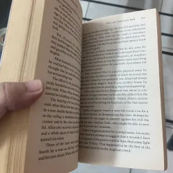 The 100 Year Old Man Who Climbed Out The Window And Disappeared - Jonas Jonasson 1032561