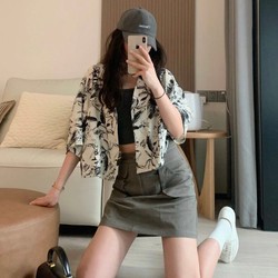 Áo sơ mi croptop cổ vest hoạ tiết trắng đen form rộng 73811