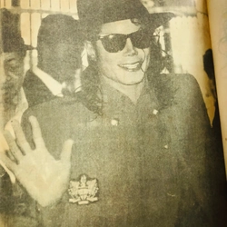 📘 MICHAEL JACKSON – Cuộc Đời & Sự Nghiệp: Vua Nhạc Pop 493417