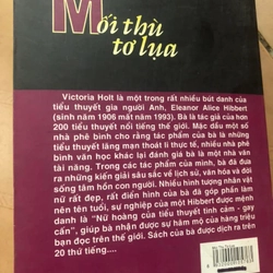 Sách Mối thù tơ lụa - Victoria Holt nguyên tác, Hồng Vân dịch Việt ngữ 306972