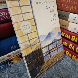 Cảnh đồi mờ xám