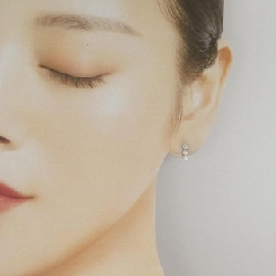 K18WG Ba viên đá quý Bông tai - Hàng hiệu Chính hãng 865120