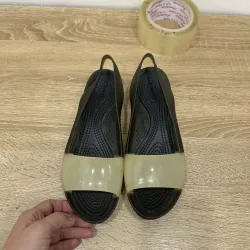 Giày crocs 2hand size w6-36/37 độ mới cao hình chụp thật 989531