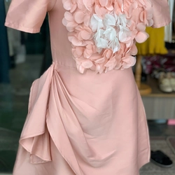 Chiếc váy hồng pastel đính hoa 3D xinh xắn  503159