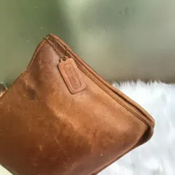 Túi loại cầm tay . COACH USA màu da bò 936341