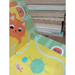 Touch, feel and follow the trails: Animals 800440