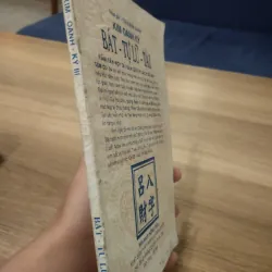 Cuốn sách trong ảnh là Bát Tự Lữ Tài thuộc bộ sách huyền học nổi tiếng Kim Oanh Ký  1041825